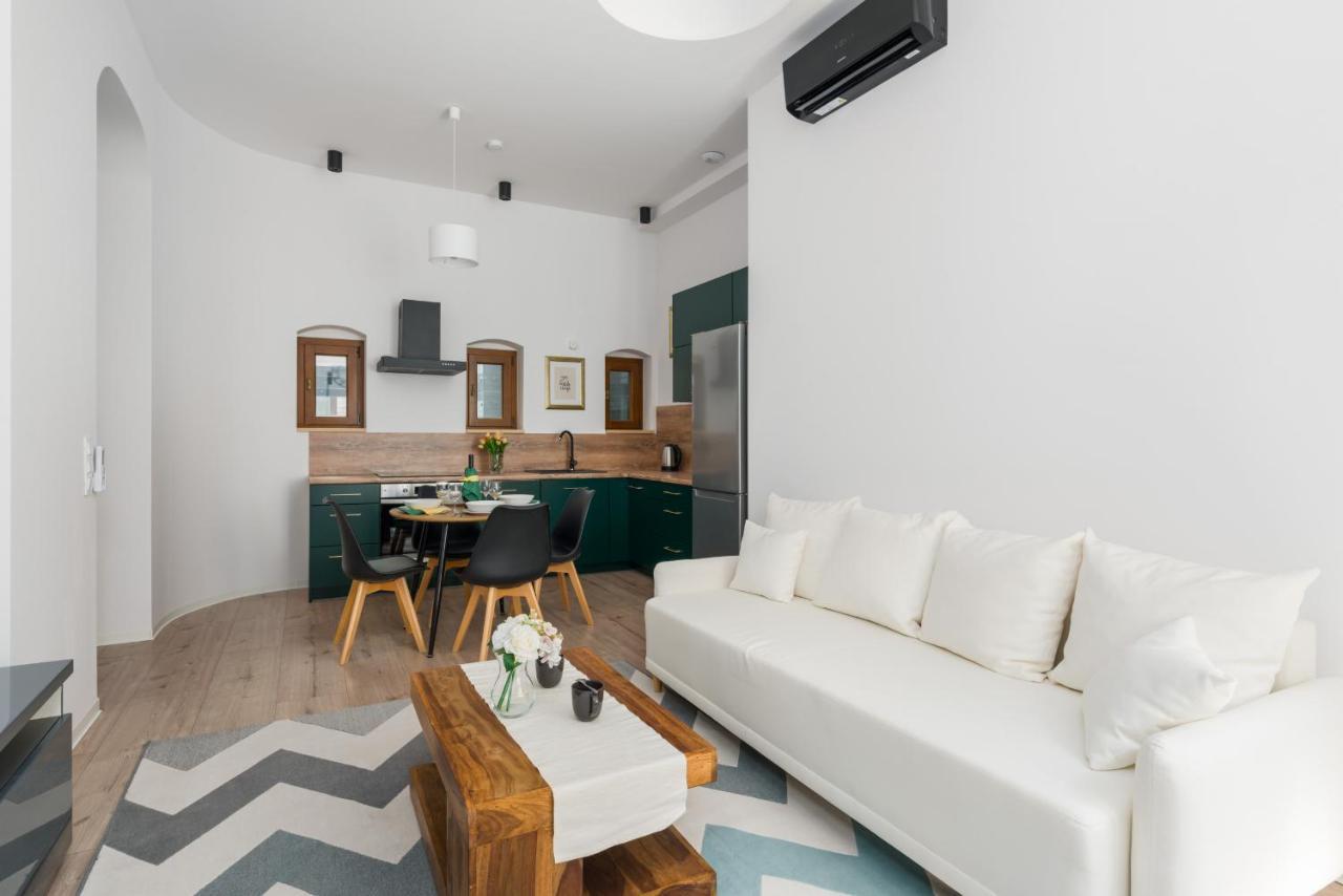 Kamienica Chelmonskiego 10 Przy Mtp By Renters Poznan