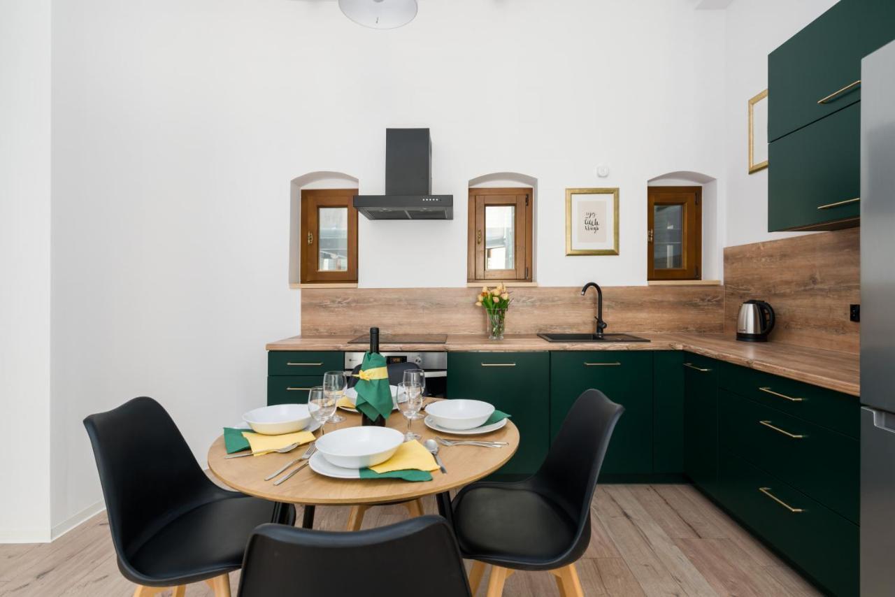 Kamienica Chelmonskiego 10 Przy Mtp By Renters Apartment