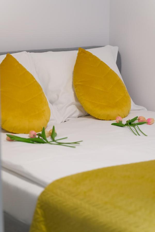 Apartment Kamienica Chelmonskiego 10 Przy Mtp By Renters *